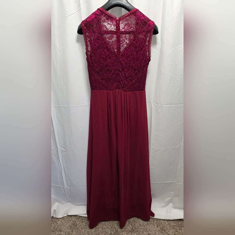 Chic Lace Maxi Dress in Deep Burgundy